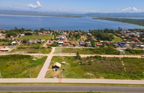 Terreno de Esquina no Loteamento Portal Farol