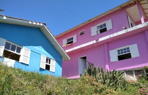Casa com vista para o mar e farol