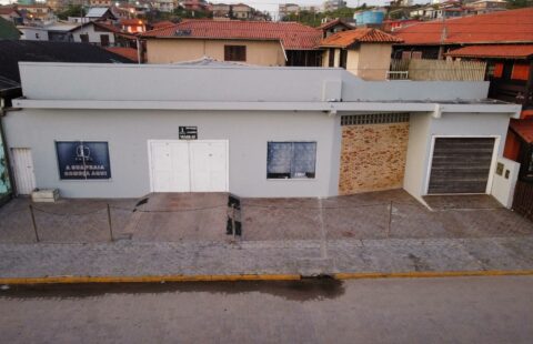 Imóvel Comercial e Residencial em Frente à Prainha